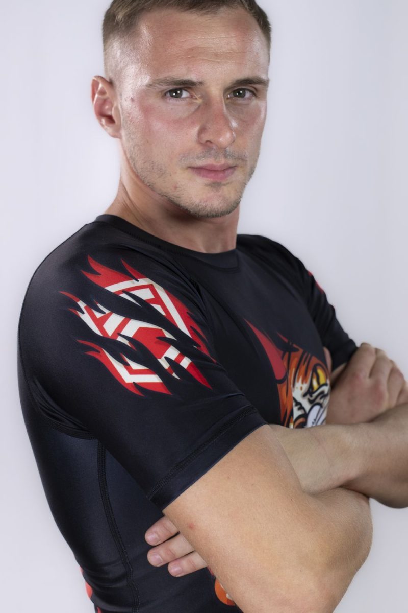 KOARENA Ripper Cat Rashguard SS Negro - Imagen 4